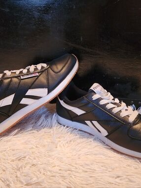 Reebok Retro Vintage Classic Black & White Sneakers